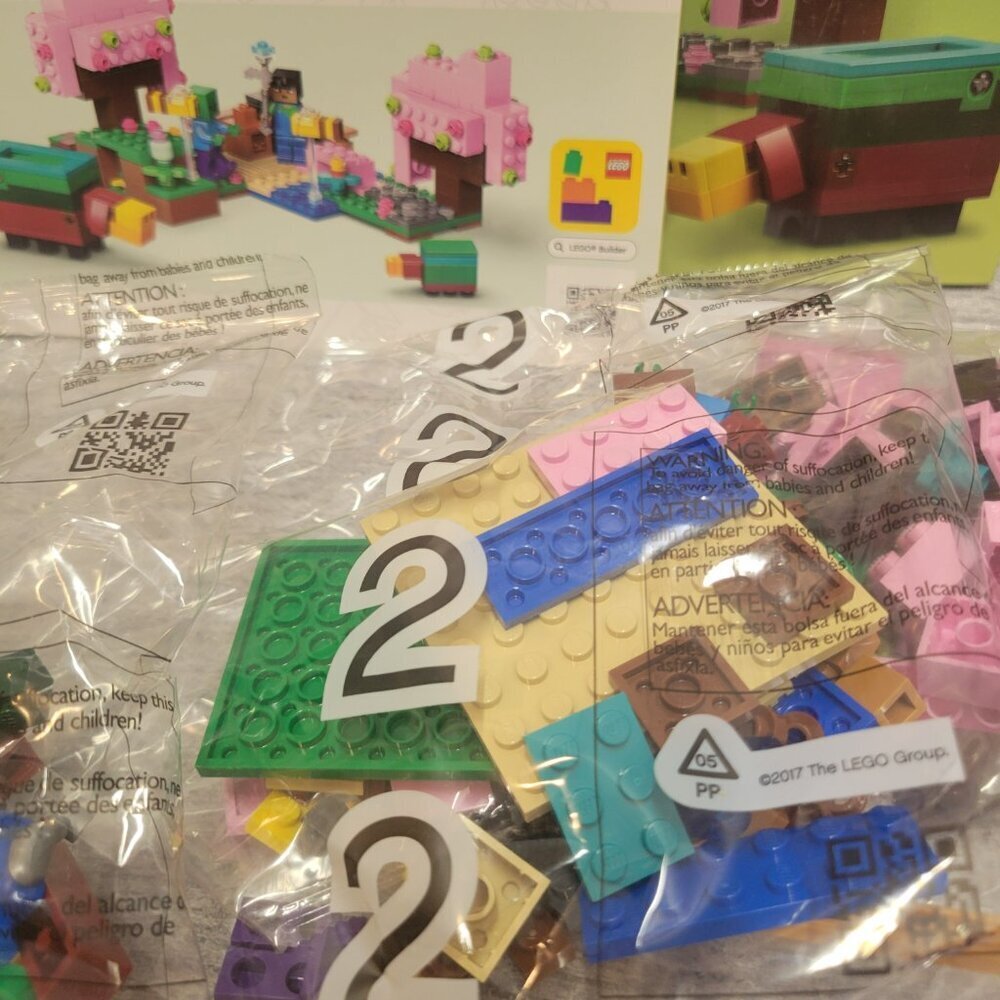 Lego Minecraft The Cherry Blossom Garden (21260) - Picture 9 of 10